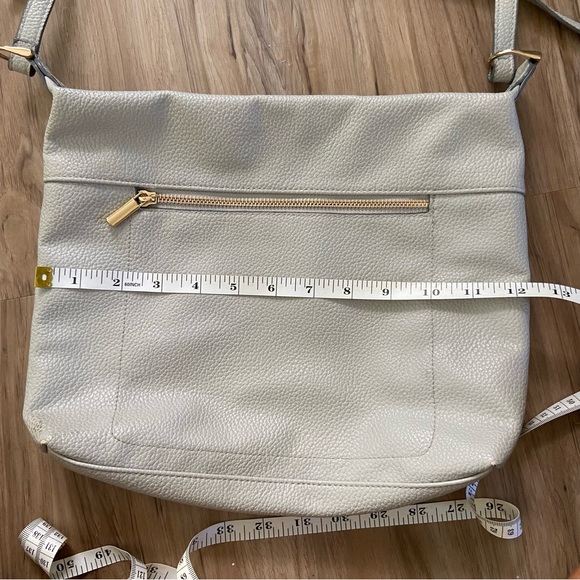 A New Day | Light Gray Crossbody Bag with Adjustable Strap - Picture 13 of 16